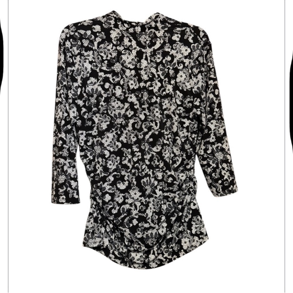 Vince Camuto Black and White Floral lace print
Women's Top size large - Picture 3 of 7